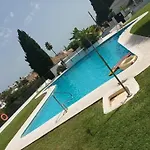Beautiful Spacious Two Bed Facing The Ocean!