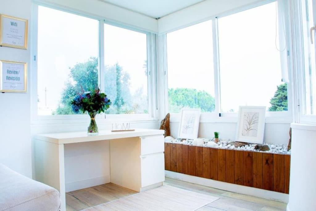 Beautiful Spacious Two Bed Facing The Ocean! *